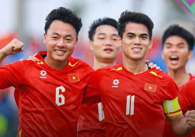 Người dùng tìm kiếm câu trả lời trong phần Câu hỏi thường gặp của AW8 Bet